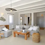 Apa Calma Parikia (Paros)